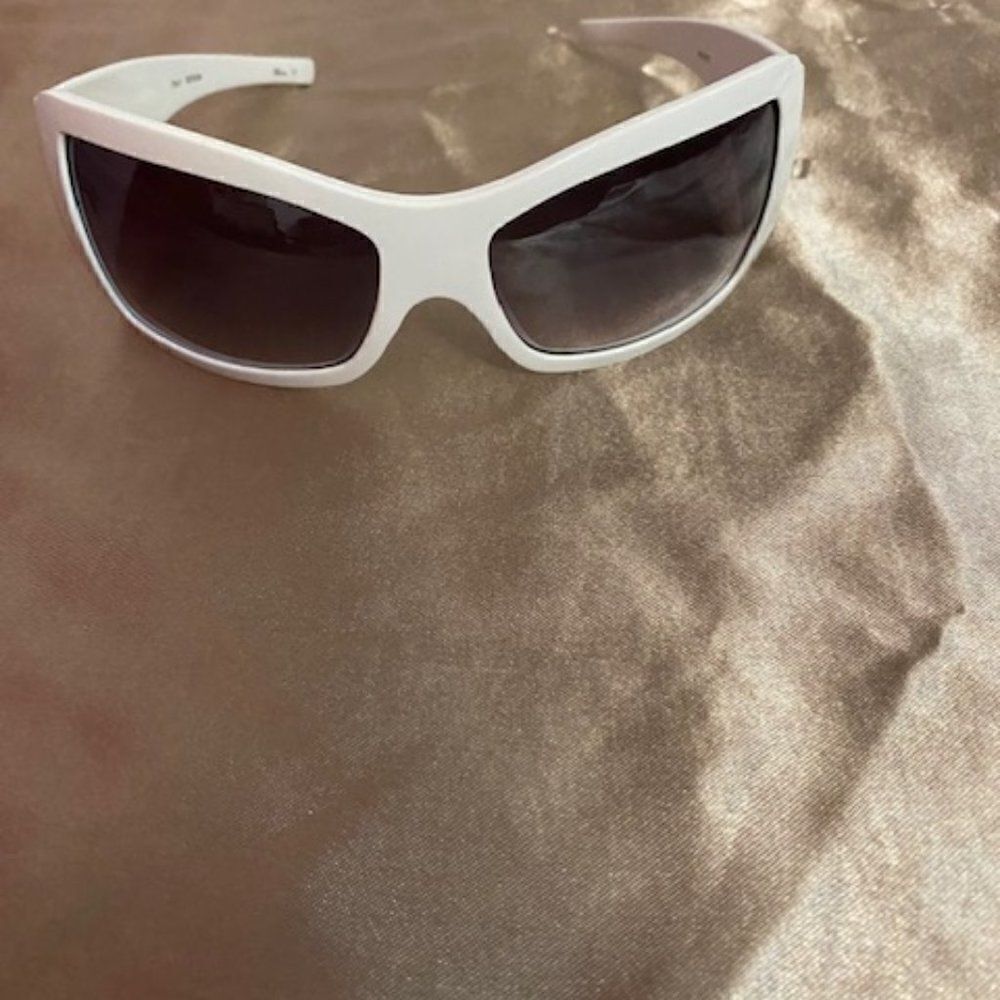 White Italy design sunglasses